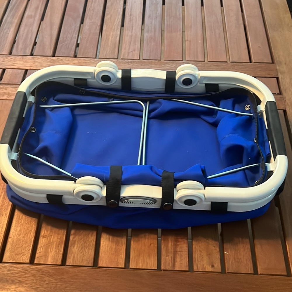 Blue white and black collapsible picnic basket with lid - Picture 8 of 9
